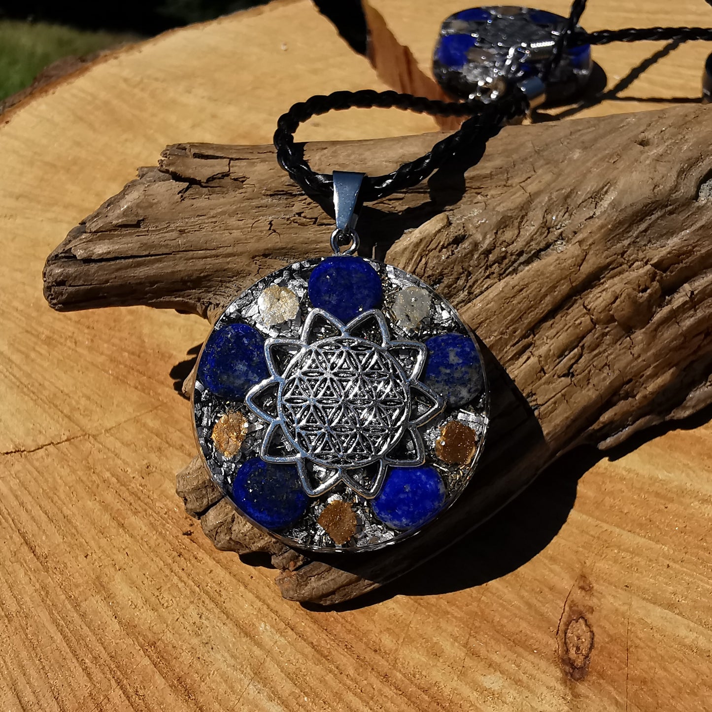 Grosser Orgone Anhänger WAHRHEIT mit LAPISLAZULI Lebensblume silber