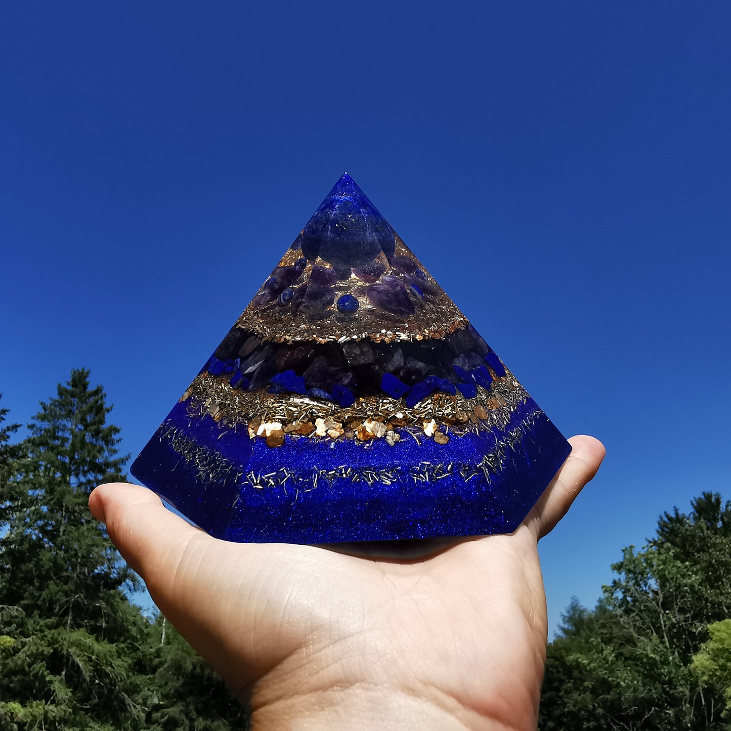 Orgone Hexagonal Pyramide WAHRHEIT, TRANSFORMATION & ABGRENZUNG Lapislazuli Amethyst Sugilith 15cm
