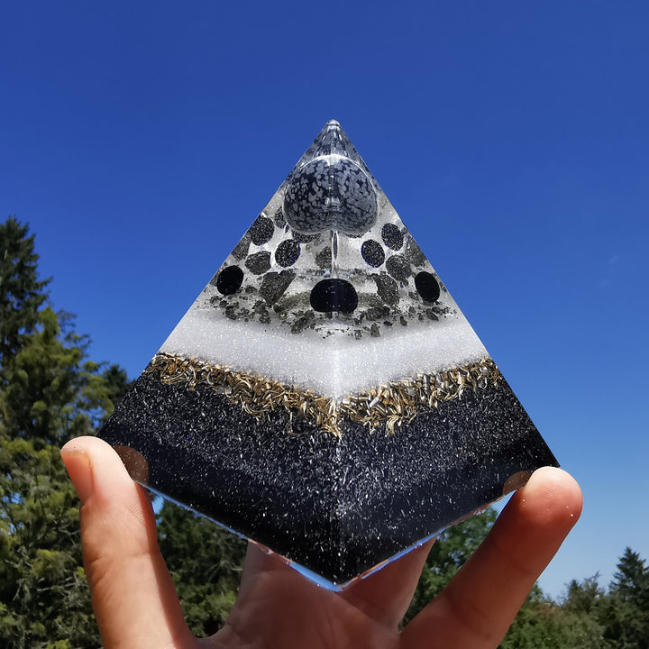 Orgone Pyramide LICHT & SCHUTZ 8.5cm