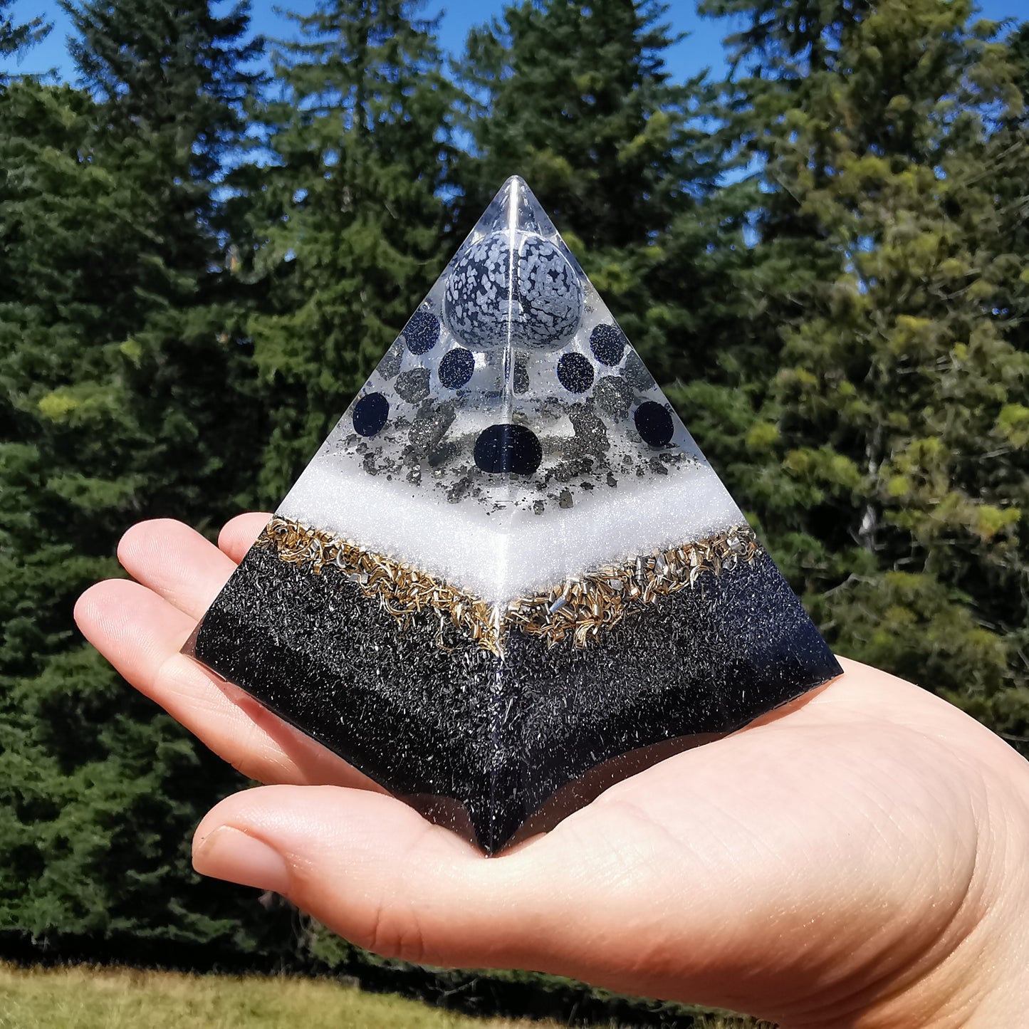 Orgone Pyramide LICHT & SCHUTZ 8.5cm