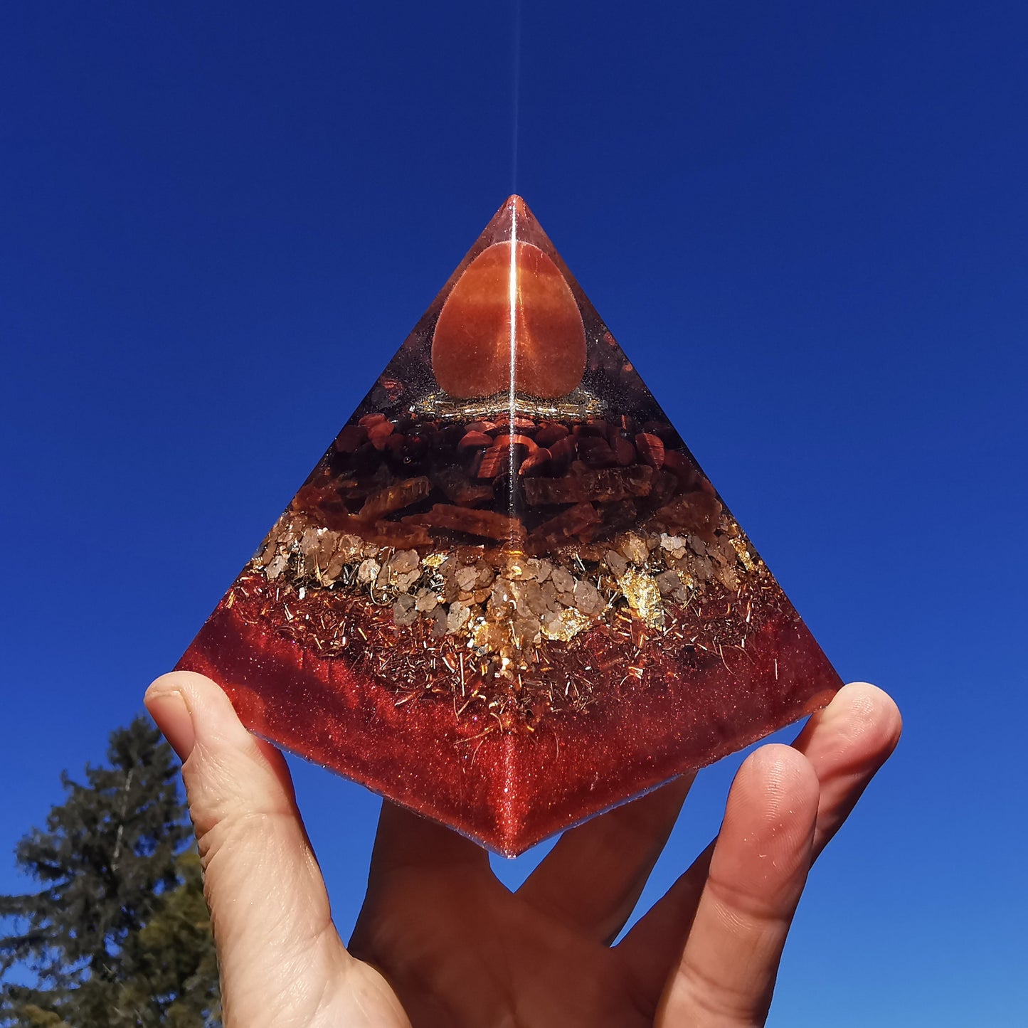 Orgone Pyramide LEBENSKRAFT, MUT & STÄRKE 9cm