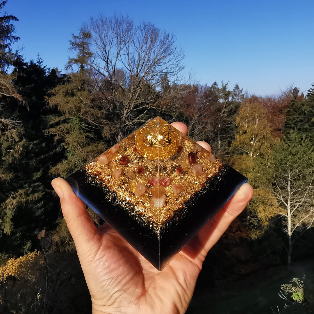 Orgone Cheops Pyramide ZUVERSICHT Goldtopas Skapolith Sonnenstein Zirkon →9.5cm ↑5.5cm
