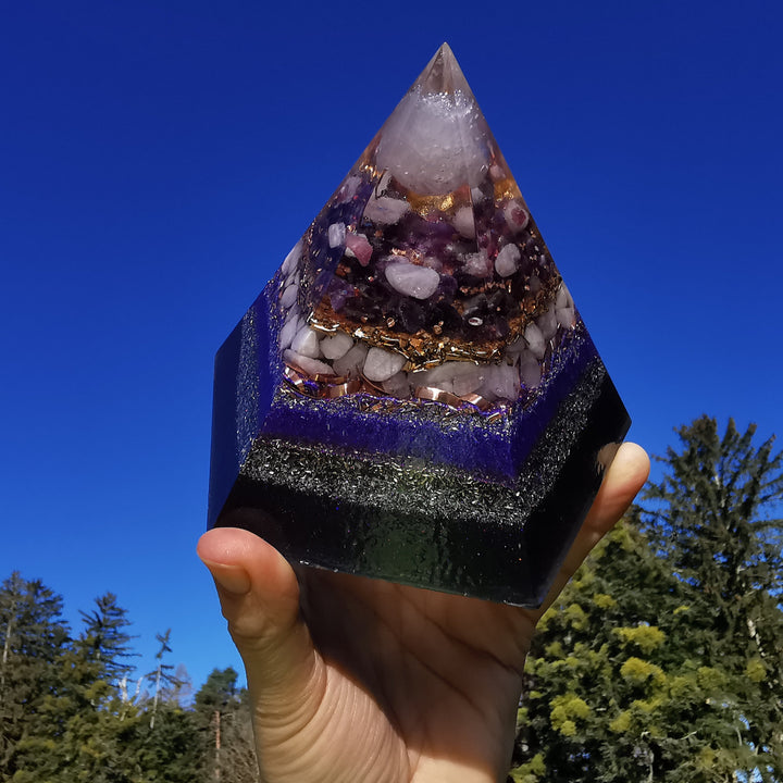 Orgone Pentagonal Pyramide LIEBE & HARMONIE ⌀12.5cm ↑11cm