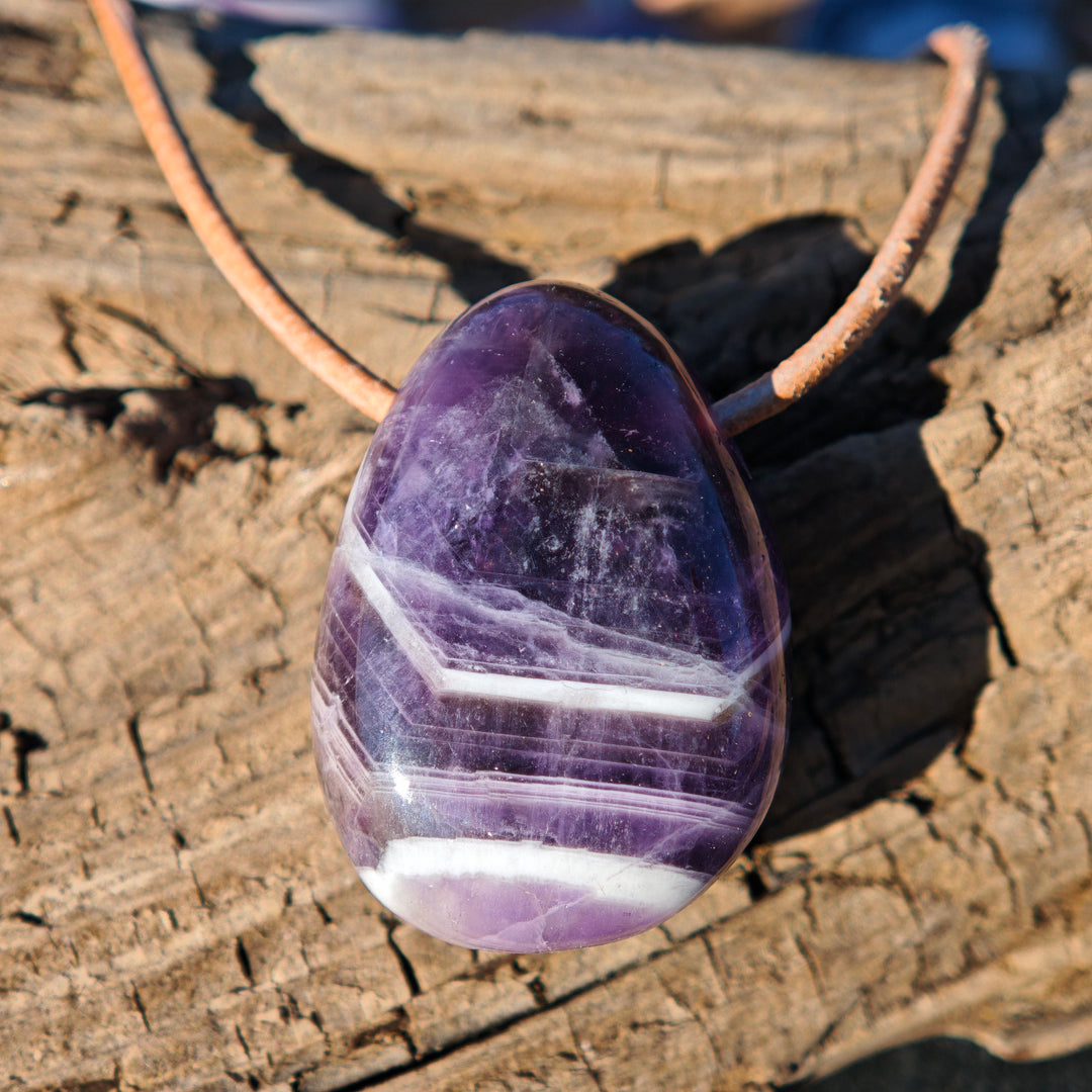 Amethyst Chevron (Innerer Frieden - Vitalität) Anhänger Trommelstein gebohrt 9 Stück zur Auswahl