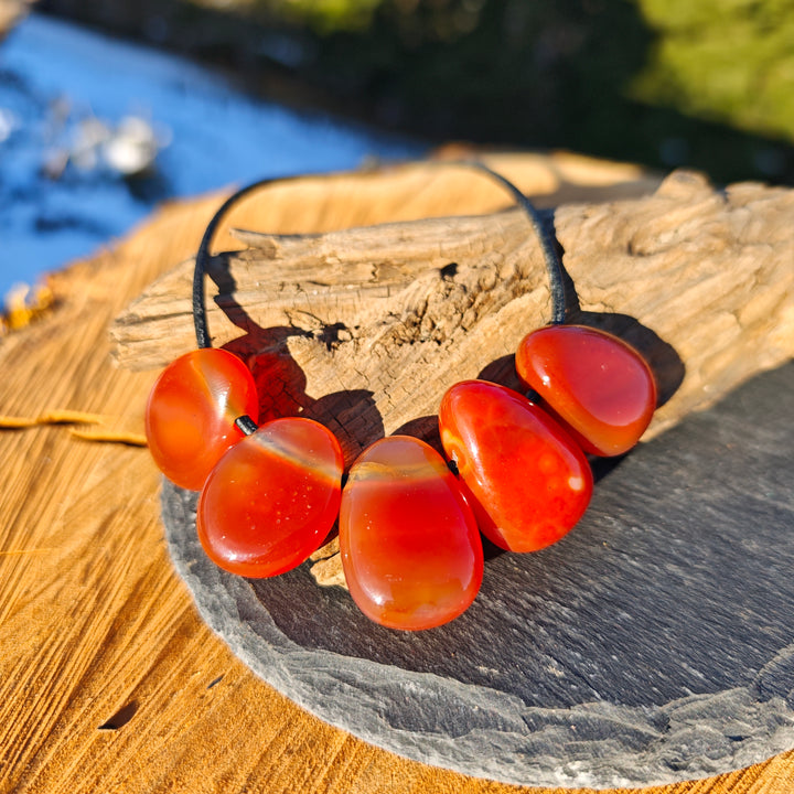 Karneol (Tatkraft) Anhänger Trommelstein gebohrt 5 Stück zur Auswahl