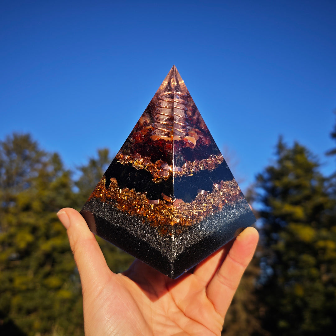 Orgone Tesla Pyramide WIDERSTANDSKRAFT Bergkristall Granat Zirkon Karneol Turmalin Schungit→9.5cm ↑11cm