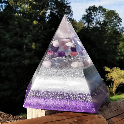 Orgone Pentagonal Pyramide LIEBE & HARMONIE 12.5cm