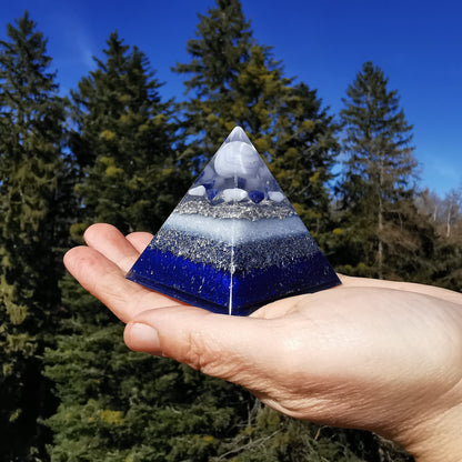 Orgone Pyramide LEICHTIGKEIT 6cm