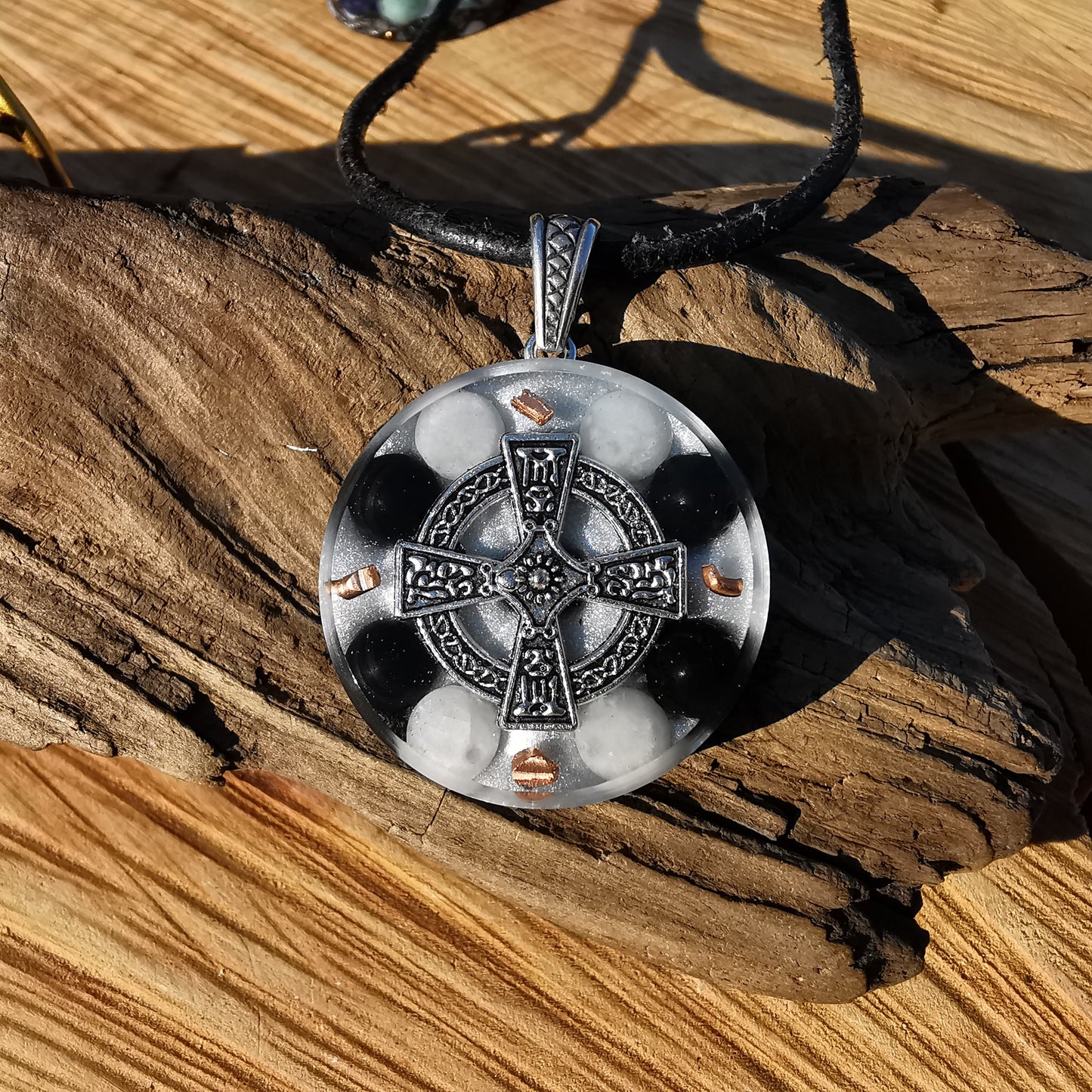 Orgone Anhänger BEFREIUNG & EMF NEUTRALISIERUNG Baryt & Schungit Kelten Kreuz