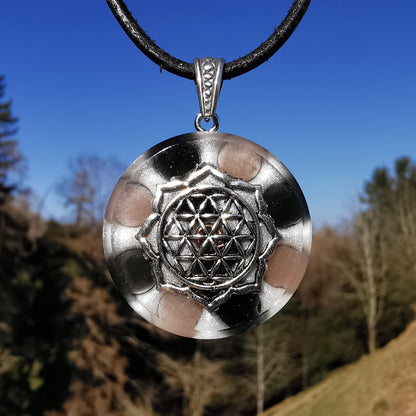 Orgone Anhänger LEBENSFREUDE mit Sonnenstein & Regenbogenobsidian Lebensblume