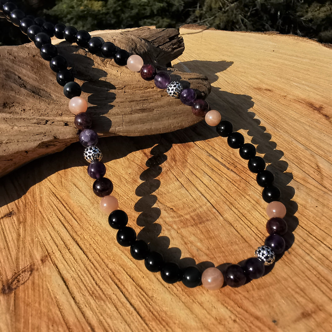 Edelsteinkette ZUFRIEDENHEIT mit Regenbogenobsidian Sonnenstein Granat & Amethyst 6mm Kugeln S925