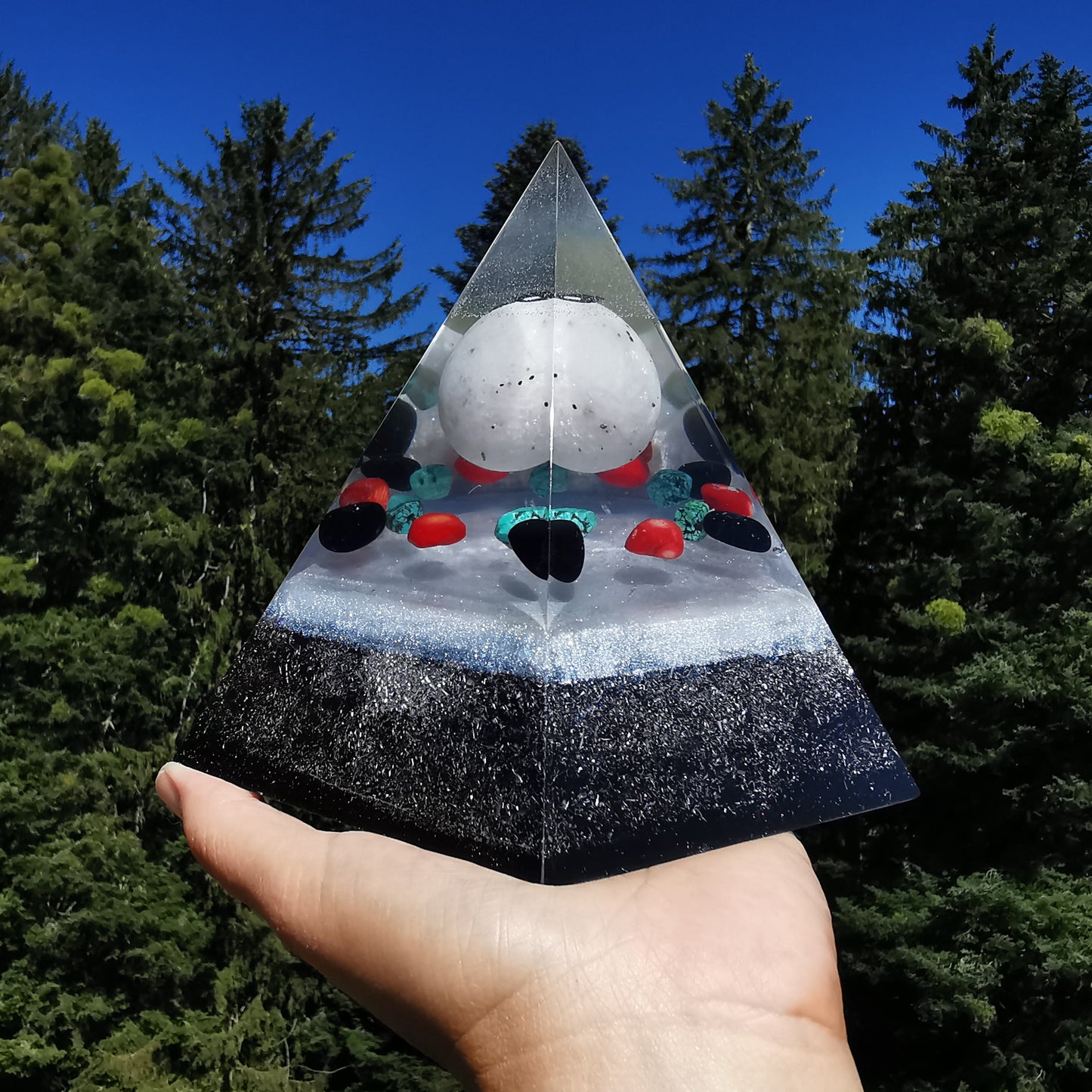Orgone Pyramide BEFREIUNG "Indian Style" 15cm
