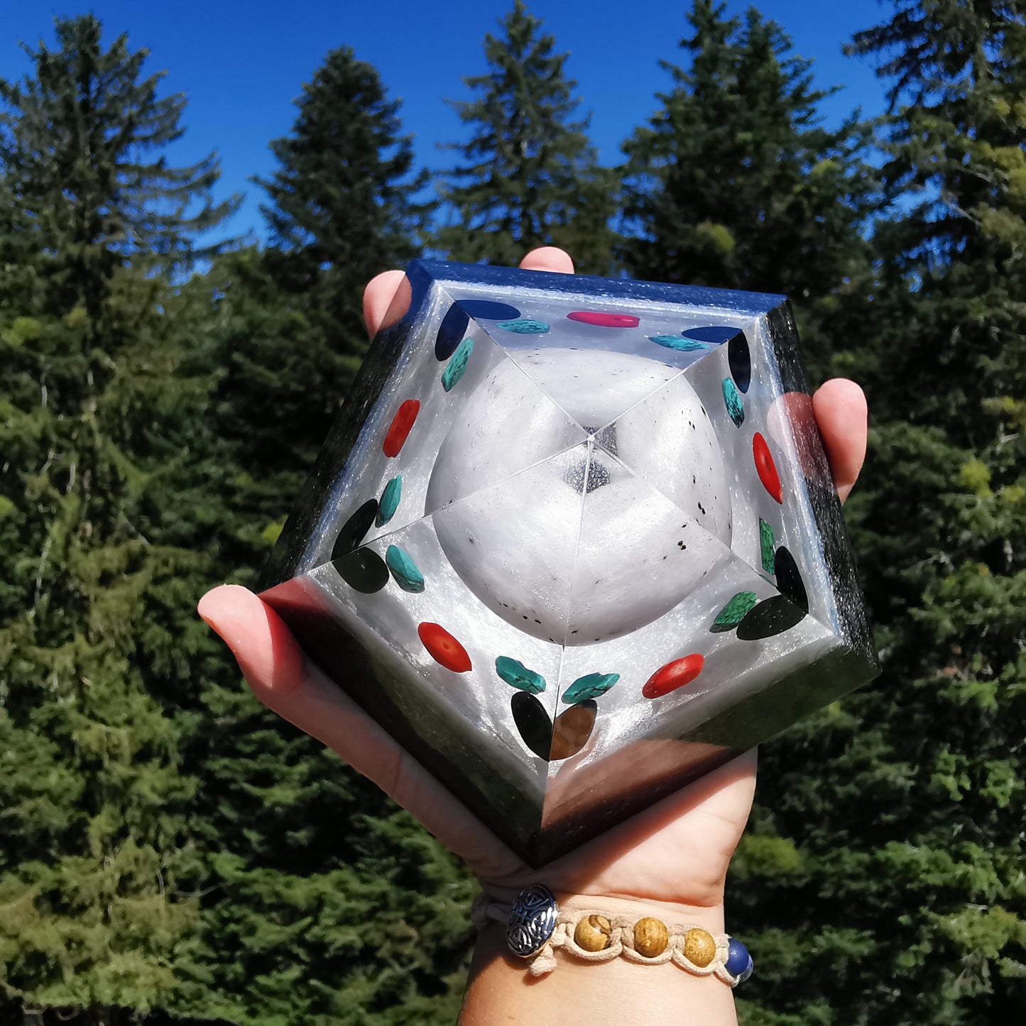 Orgone Pyramide BEFREIUNG "Indian Style" 15cm