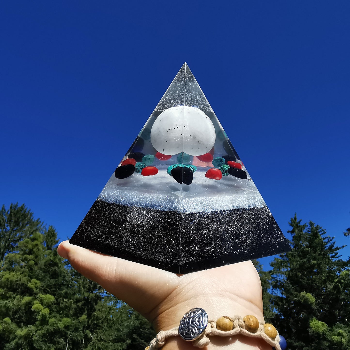 Orgone Pyramide BEFREIUNG "Indian Style" 15cm