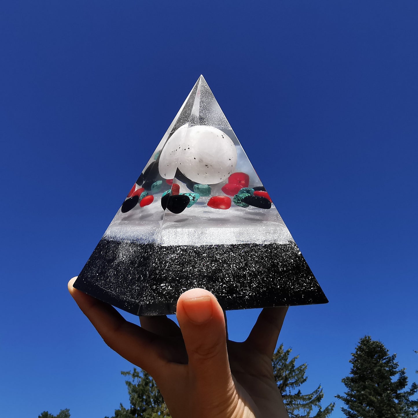 Orgone Pyramide BEFREIUNG "Indian Style" 15cm