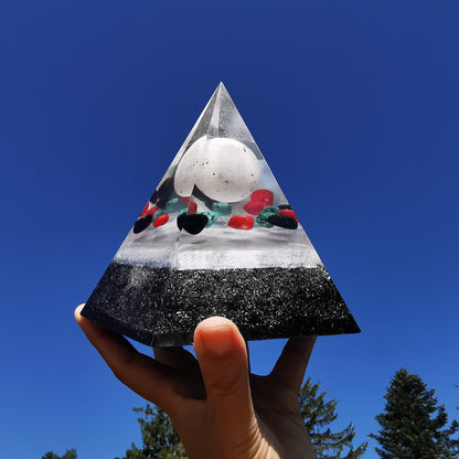 Orgone Pyramide BEFREIUNG "Indian Style" 15cm