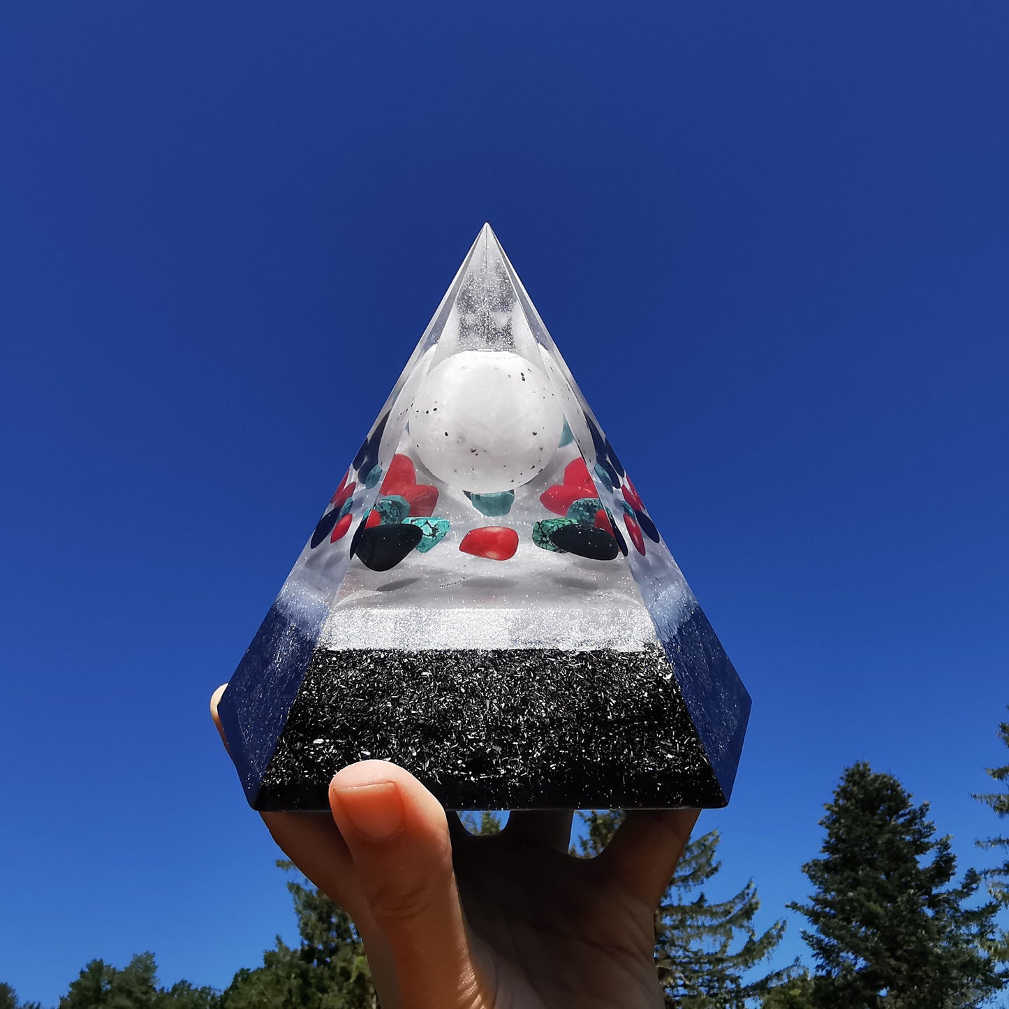 Orgone Pyramide BEFREIUNG "Indian Style" 15cm