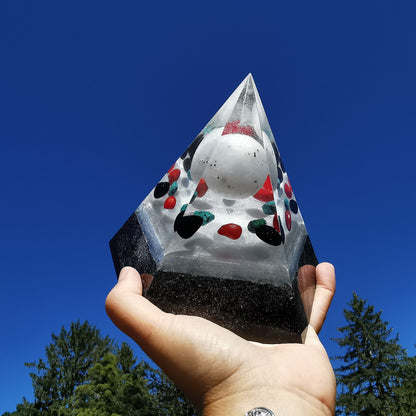 Orgone Pyramide BEFREIUNG "Indian Style" 15cm