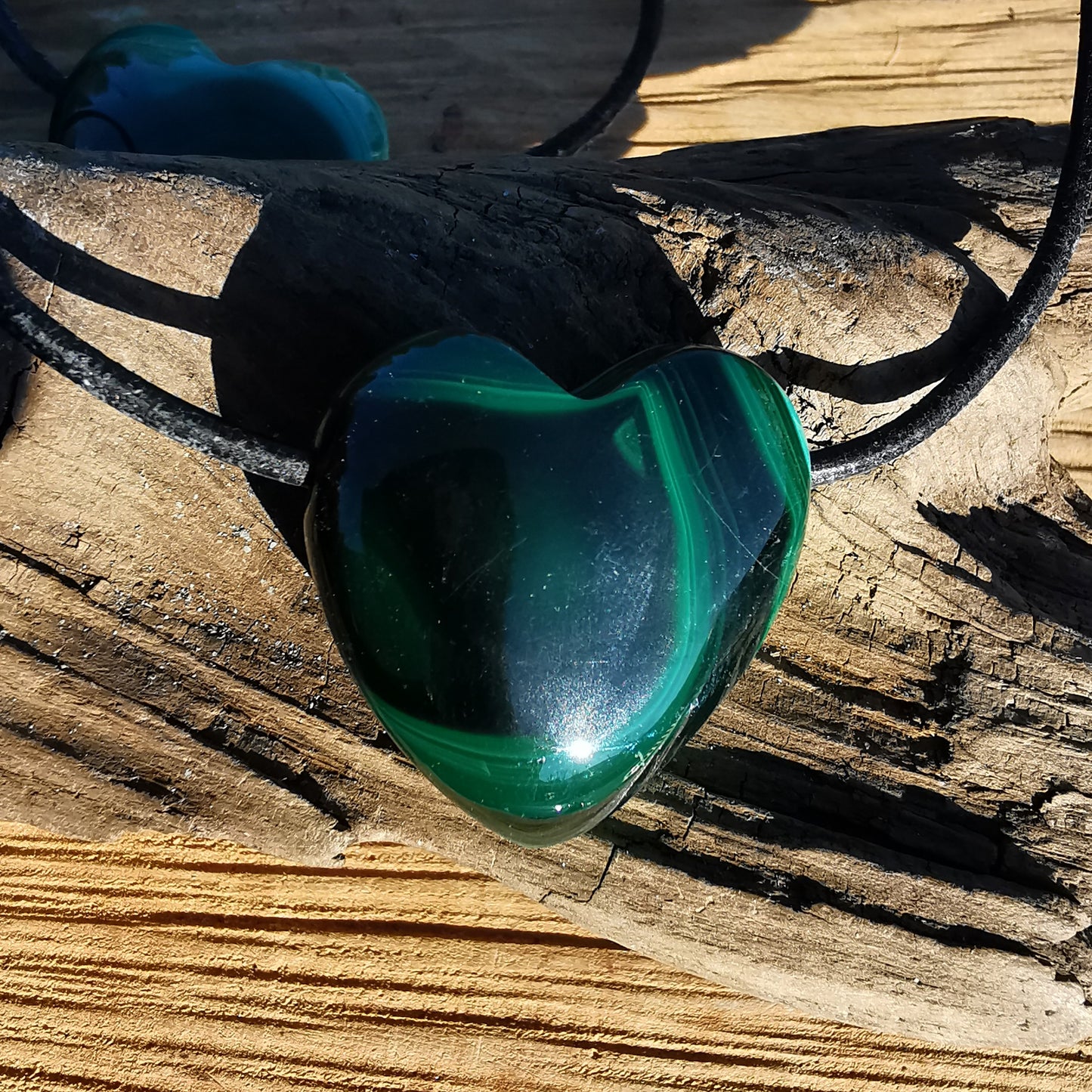 Malachite heart drilled on the side with leather cord (5)