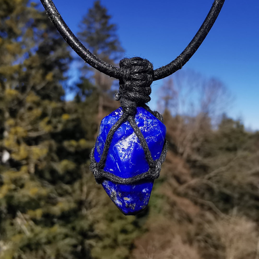 Lapislazuli von Hand eingeflochten (1)