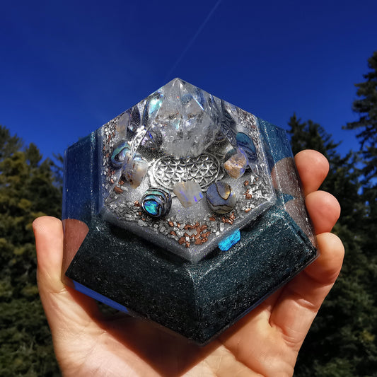 Orgone Hexagonal Pyramide WEISHEIT & STÄRKE 12cm
